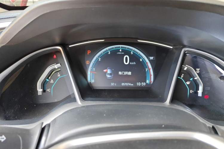 Used Honda Civic 2019 220TURBO CVT Power Edition China VI Emission Standard Odometer Close Up