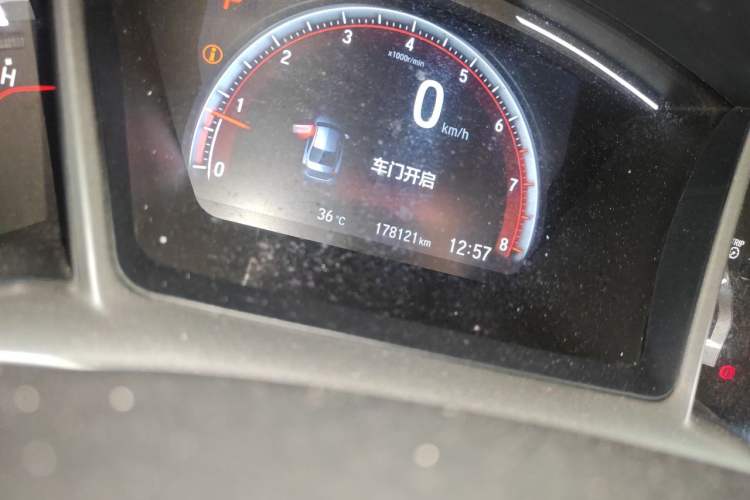 Used Honda Civic 2019 220TURBO CVT Dynamic Edition China VI Emission Standard Odometer Close Up