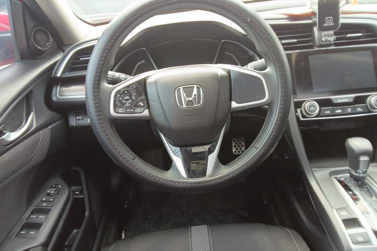 Used Honda Civic 2019 220TURBO CVT Dynamic Edition China VI Emission Standard Steering Wheel