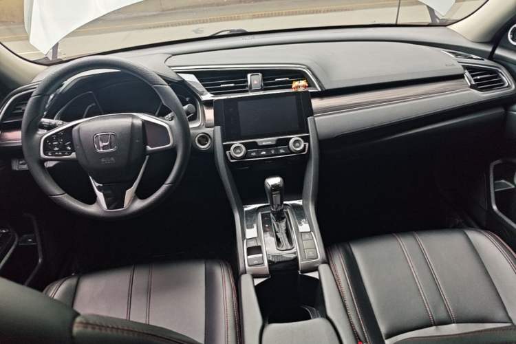 Used Honda Civic 2019 220TURBO CVT Dynamic Edition China VI Center Console