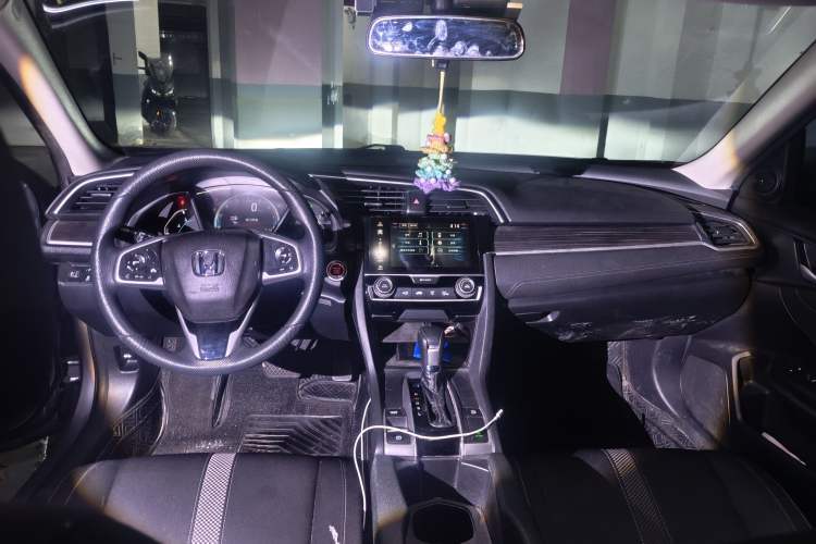 Used Honda Civic 2019 220TURBO CVT Dynamic Edition China VI Center Console