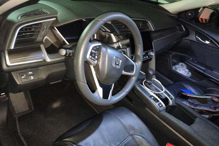 Used Honda Civic 2019 220TURBO CVT Dynamic Edition China VI Center Console
