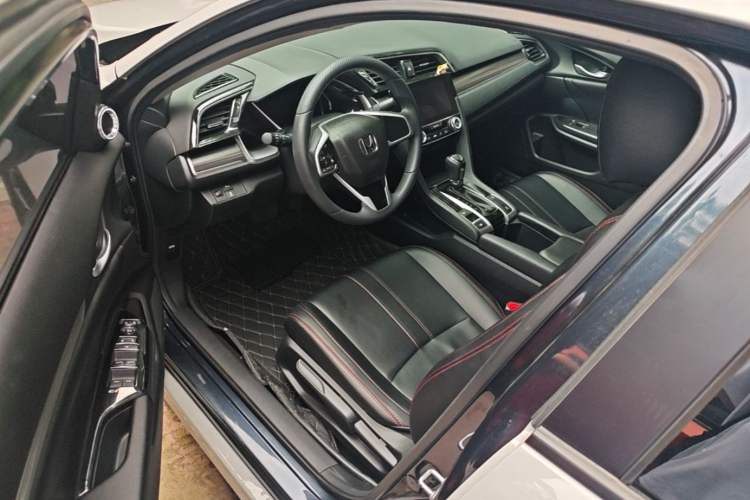 Used Honda Civic 2019 220TURBO CVT Dynamic Edition China VI Driver Seat