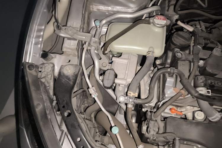 Used Honda Civic 2019 220TURBO CVT Dynamic Edition China VI Emission Standard Engine Bay Right