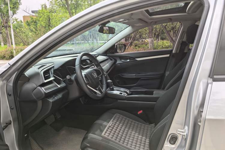 Used Honda Civic 2019 220TURBO CVT Dynamic Edition China VI Interior 1