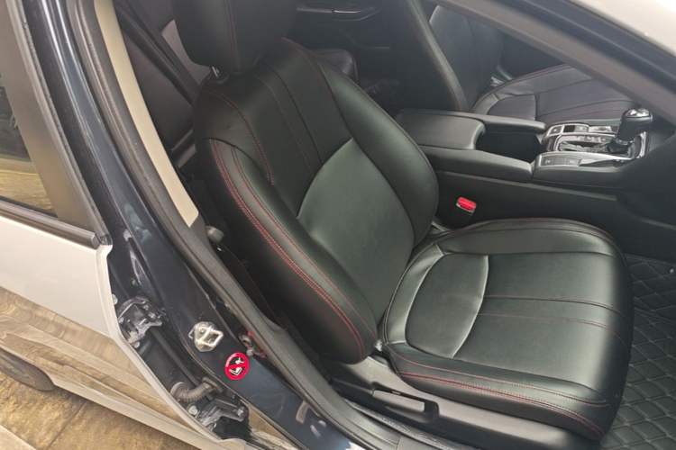 Used Honda Civic 2019 220TURBO CVT Dynamic Edition China VI Right Front Seat
