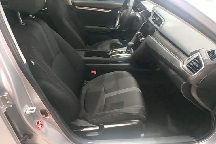 Used Honda Civic 2019 220TURBO CVT Dynamic Edition China V Right Front Seat