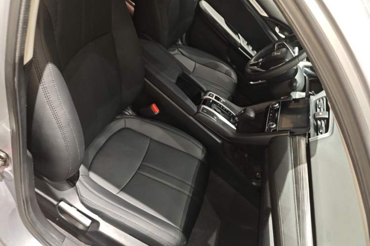Used Honda Civic 2019 220TURBO CVT Dynamic Edition China VI Emission Standard Right Front Seat