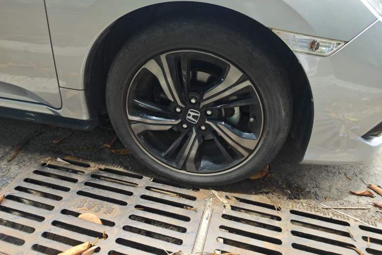 Used Honda Civic 2019 220TURBO CVT Dynamic Edition China VI Emission Standard Right Front Wheel Hub