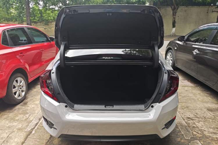 Used Honda Civic 2019 220TURBO CVT Dynamic Edition China VI Trunk