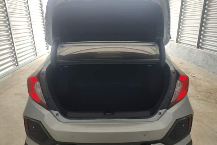 Used Honda Civic 2019 220TURBO CVT Dynamic Edition China VI Trunk