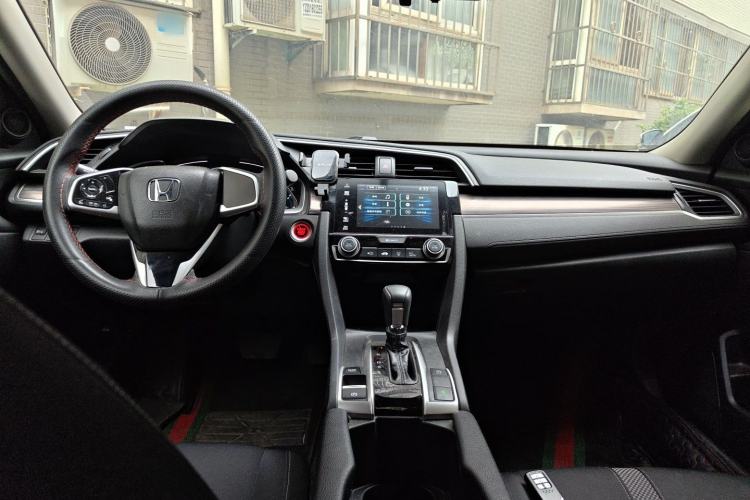 Used Honda Civic 2019 220TURBO CVT Dynamic Edition China VI Center Console