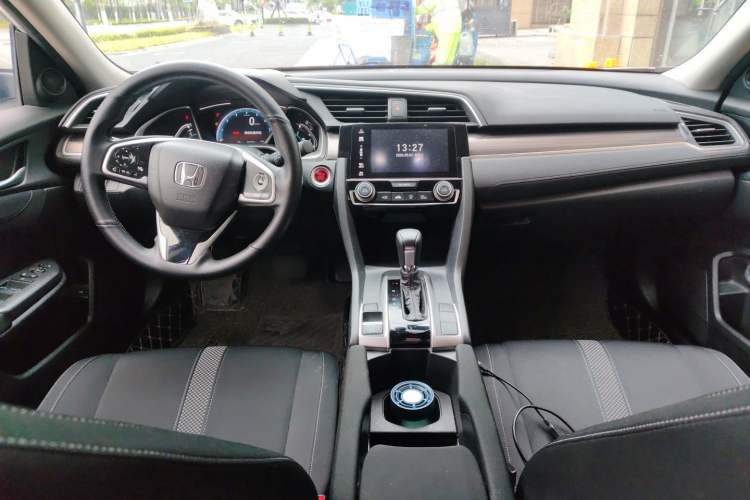 Used Honda Civic 2019 220TURBO CVT Dynamic Edition China VI Center Console