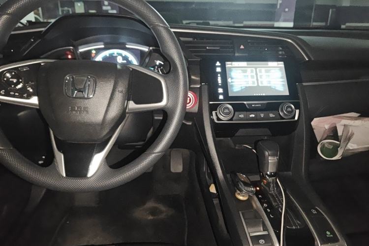 Used Honda Civic 2019 220TURBO CVT Dynamic Edition China VI Center Console