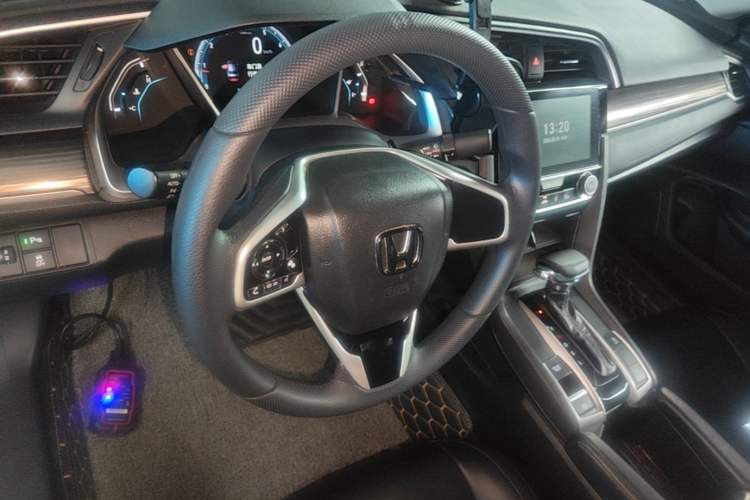 Used Honda Civic 2019 220TURBO CVT Dynamic Edition China VI Center Console