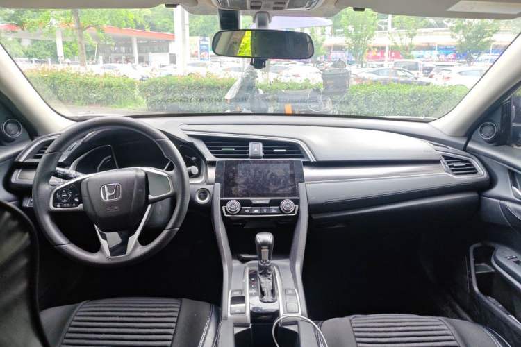 Used Honda Civic 2019 220TURBO CVT Dynamic Edition China VI Center Console