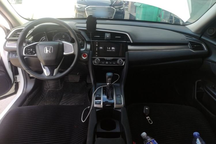 Used Honda Civic 2019 220TURBO CVT Dynamic Edition China VI Center Console