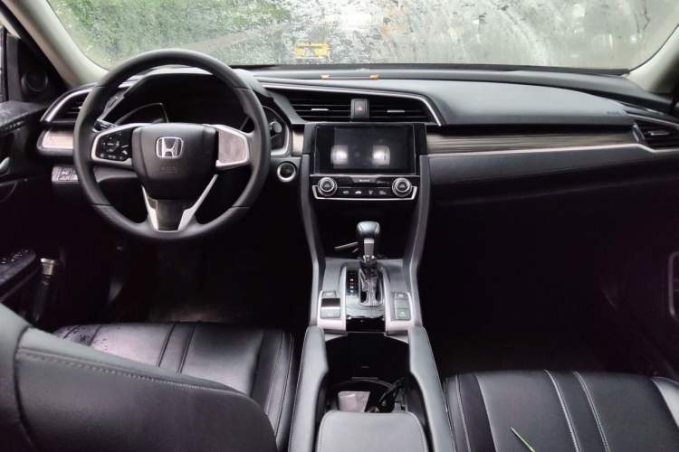 Used Honda Civic 2019 220TURBO CVT Dynamic Edition China VI Center Console