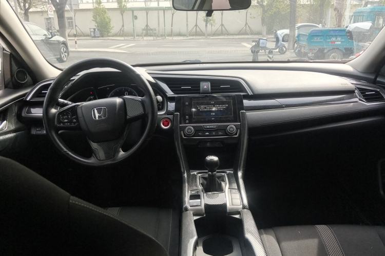 Used Honda Civic 2019 220TURBO Manual Jinkong Edition China VI Center Console
