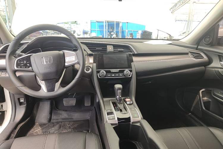 Used Honda Civic 2019 220TURBO CVT Dynamic Edition China VI Center Console