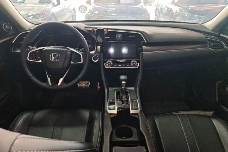 Used Honda Civic 2019 220TURBO CVT Dynamic Edition China VI Center Console