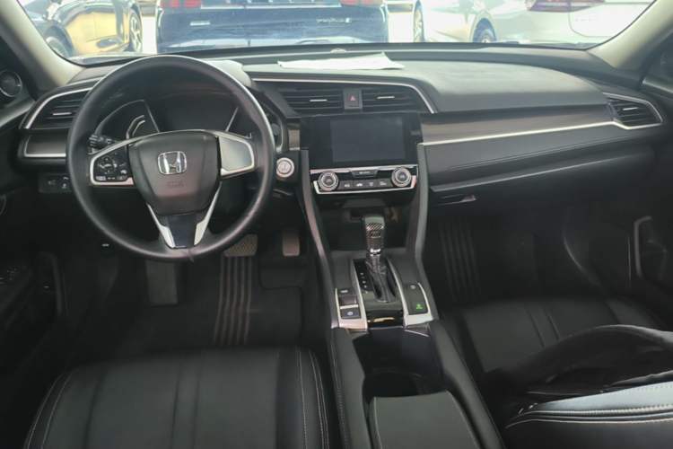 Used Honda Civic 2019 220TURBO CVT Dynamic Edition China VI Center Console