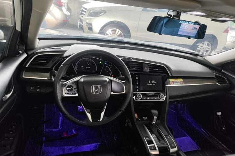 Used Honda Civic 2019 220TURBO CVT Dynamic Edition China VI Emission Standard Center Console