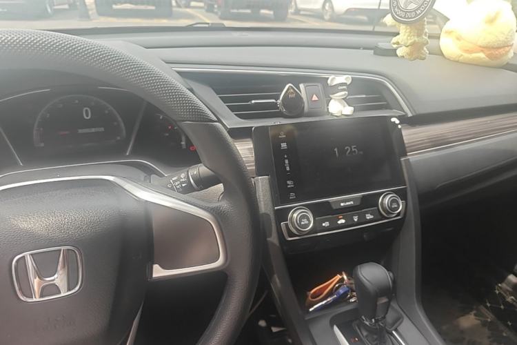 Used Honda Civic 2019 220TURBO CVT Dynamic Edition China VI Emission Standard Center Console