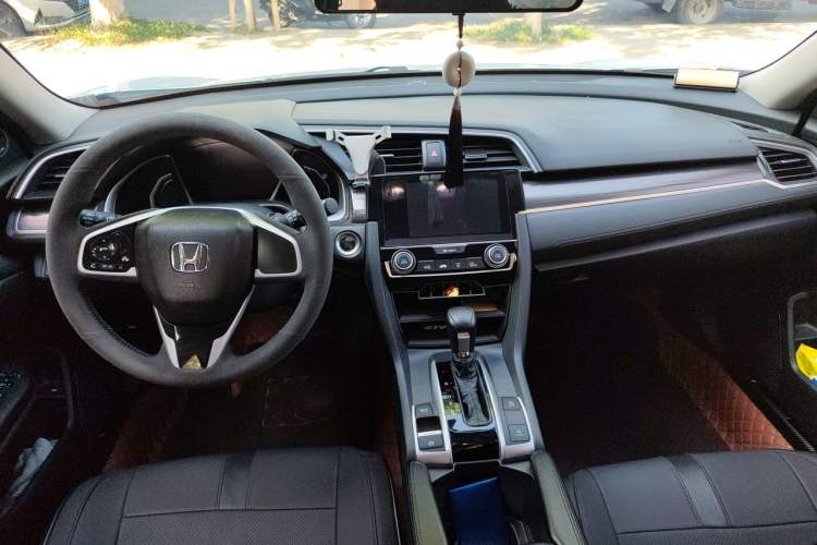 Used Honda Civic 2019 220TURBO CVT Dynamic Edition China VI Center Console