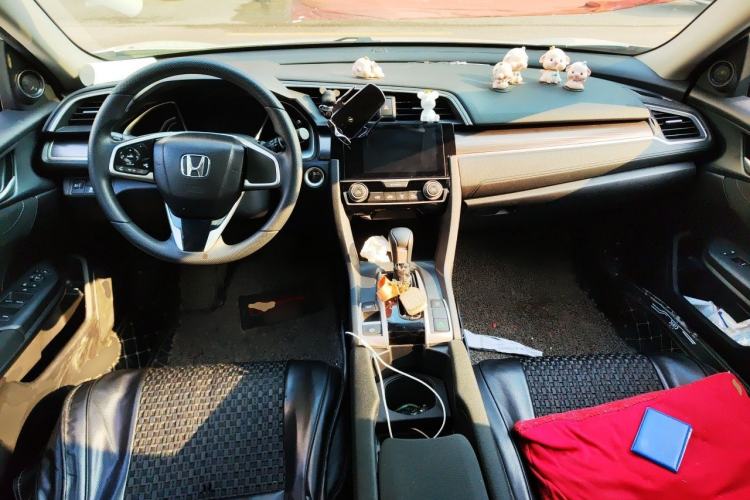 Used Honda Civic 2019 220TURBO CVT Dynamic Edition China VI Center Console