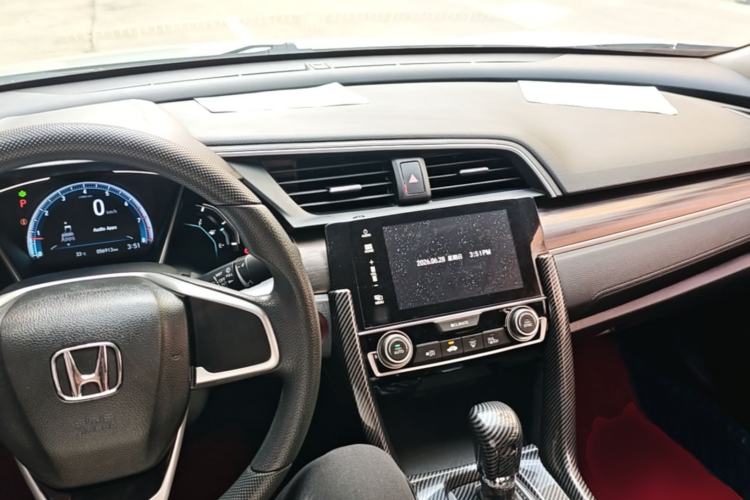 Used Honda Civic 2019 220TURBO CVT Dynamic Edition China VI Center Console