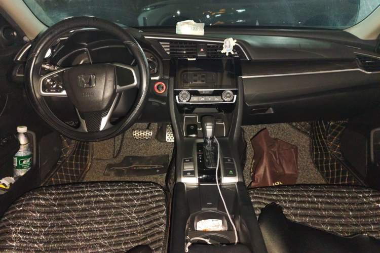 Used Honda Civic 2019 220TURBO CVT Dynamic Edition China VI Emission Standard Center Console