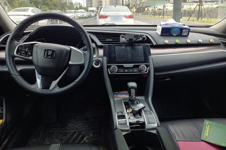 Used Honda Civic 2019 220TURBO CVT Dynamic Edition China VI Center Console