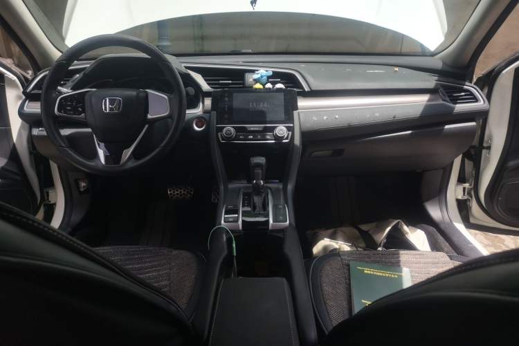 Used Honda Civic 2019 220TURBO CVT Dynamic Edition China VI Emission Standard Center Console