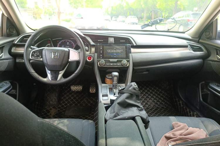 Used Honda Civic 2019 220TURBO CVT Dynamic Edition China VI Emission Standard Center Console