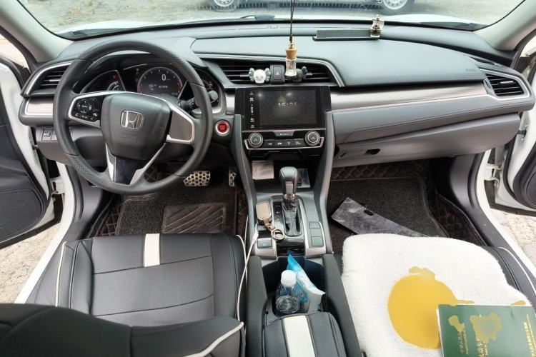 Used Honda Civic 2019 220TURBO CVT Dynamic Edition China VI Emission Standard Center Console
