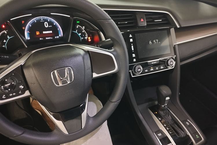 Used Honda Civic 2019 220TURBO CVT Dynamic Edition China VI Center Console