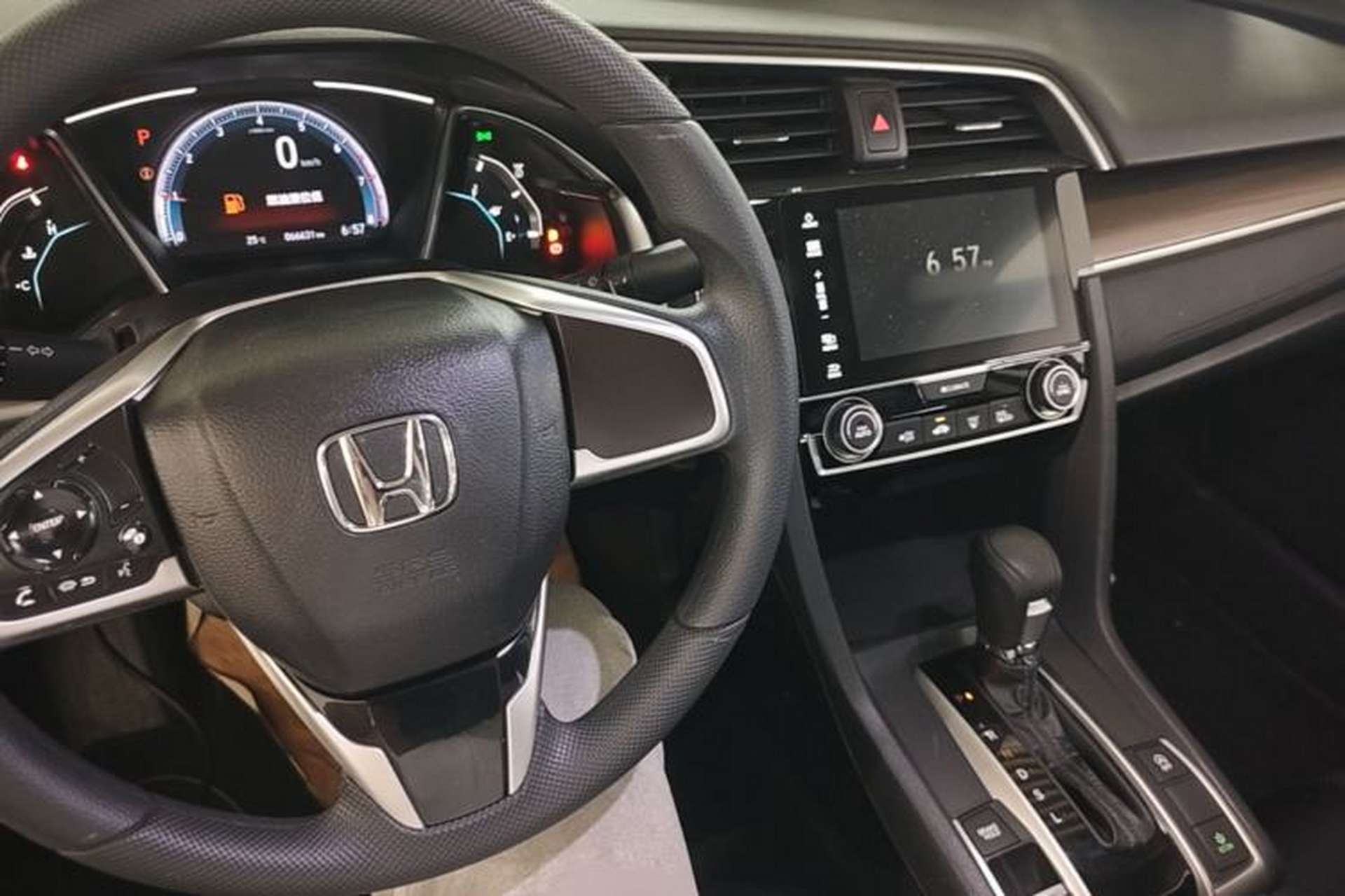 Used Honda Civic 2019 220TURBO CVT Dynamic Edition China VI Center Console