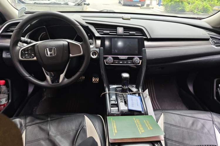 Used Honda Civic 2019 220TURBO CVT Dynamic Edition China VI Emission Standard Center Console