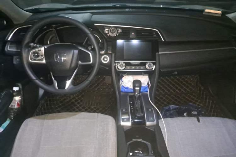Used Honda Civic 2019 220TURBO CVT Dynamic Edition China VI Center Console
