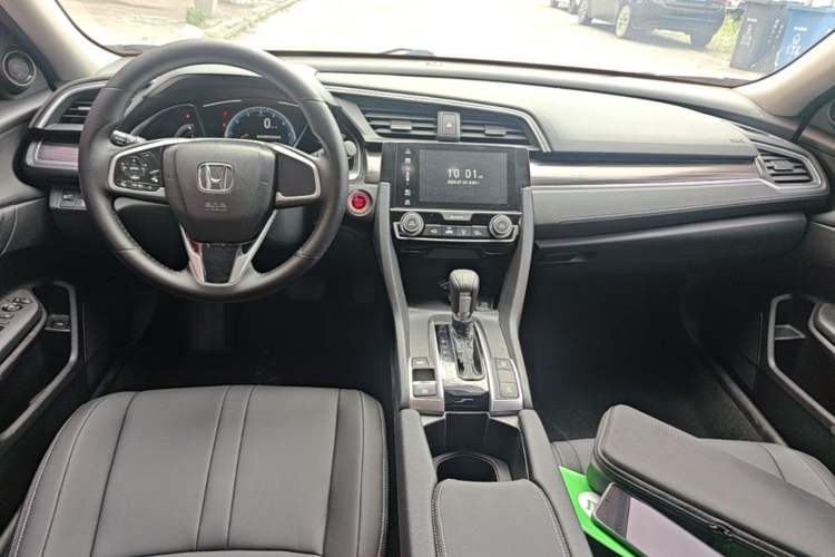 Used Honda Civic 2019 220TURBO CVT Dynamic Edition China VI Center Console