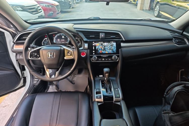 Used Honda Civic 2019 220TURBO CVT Dynamic Edition China VI Center Console