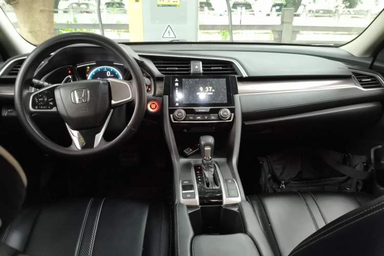 Used Honda Civic 2019 220TURBO CVT Dynamic Edition China VI Center Console