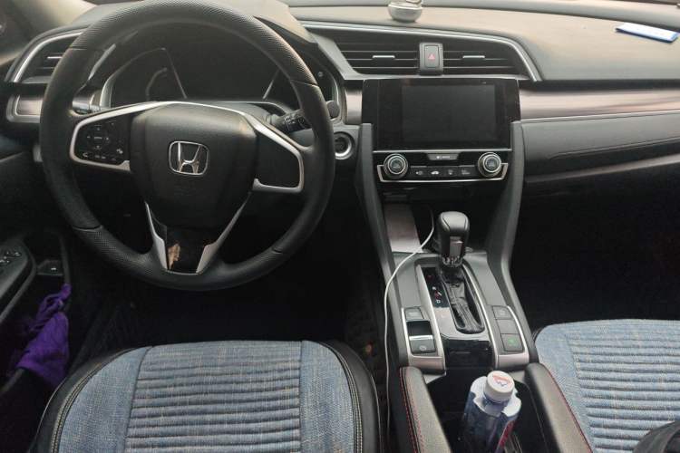 Used Honda Civic 2019 220TURBO CVT Dynamic Edition China VI Center Console