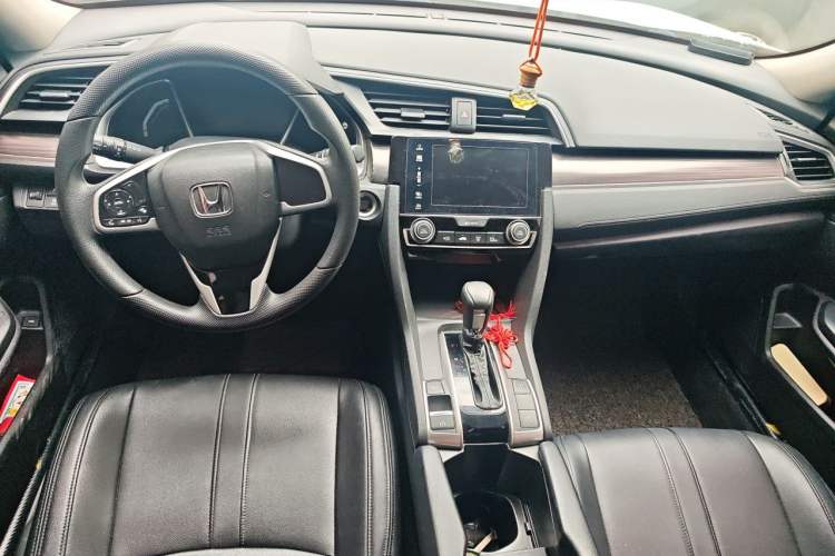 Used Honda Civic 2019 220TURBO CVT Dynamic Edition China VI Center Console