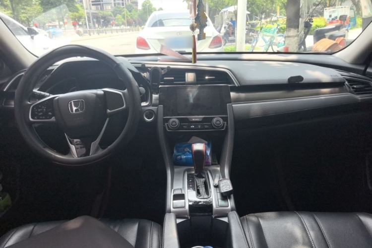 Used Honda Civic 2019 220TURBO CVT Dynamic Edition China VI Center Console