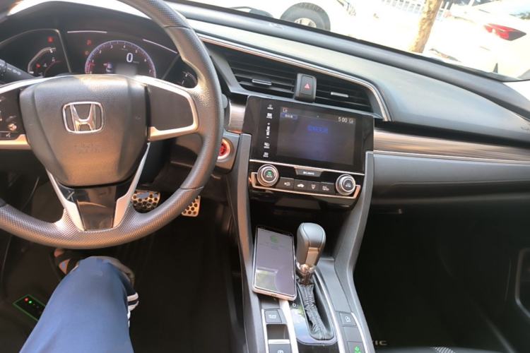 Used Honda Civic 2019 220TURBO CVT Dynamic Edition China VI Emission Standard Center Console