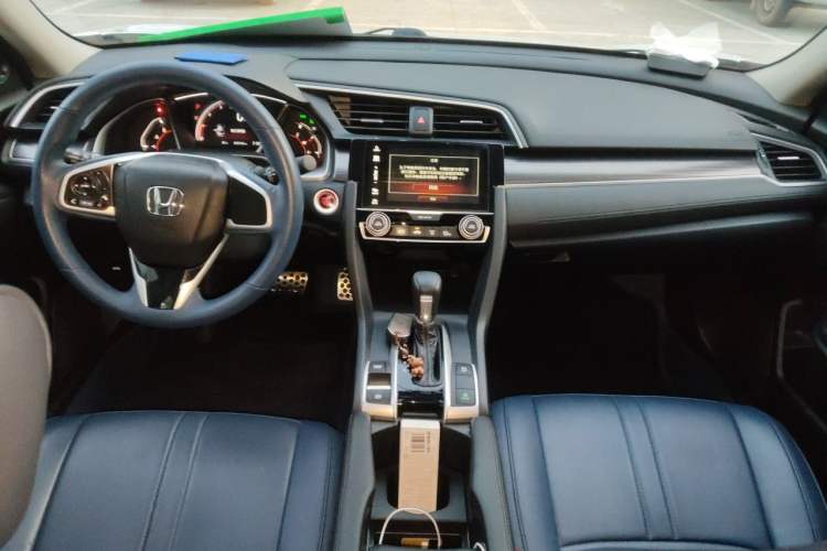 Used Honda Civic 2019 220TURBO CVT Dynamic Edition China VI Emission Standard Center Console