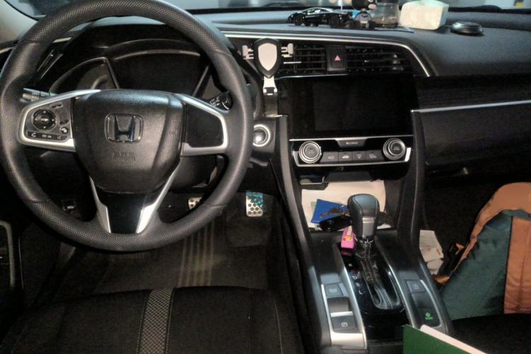 Used Honda Civic 2019 220TURBO CVT Dynamic Edition China V Emission Standard Center Console