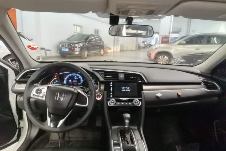 Used Honda Civic 2019 220TURBO CVT Dynamic Edition China VI Center Console